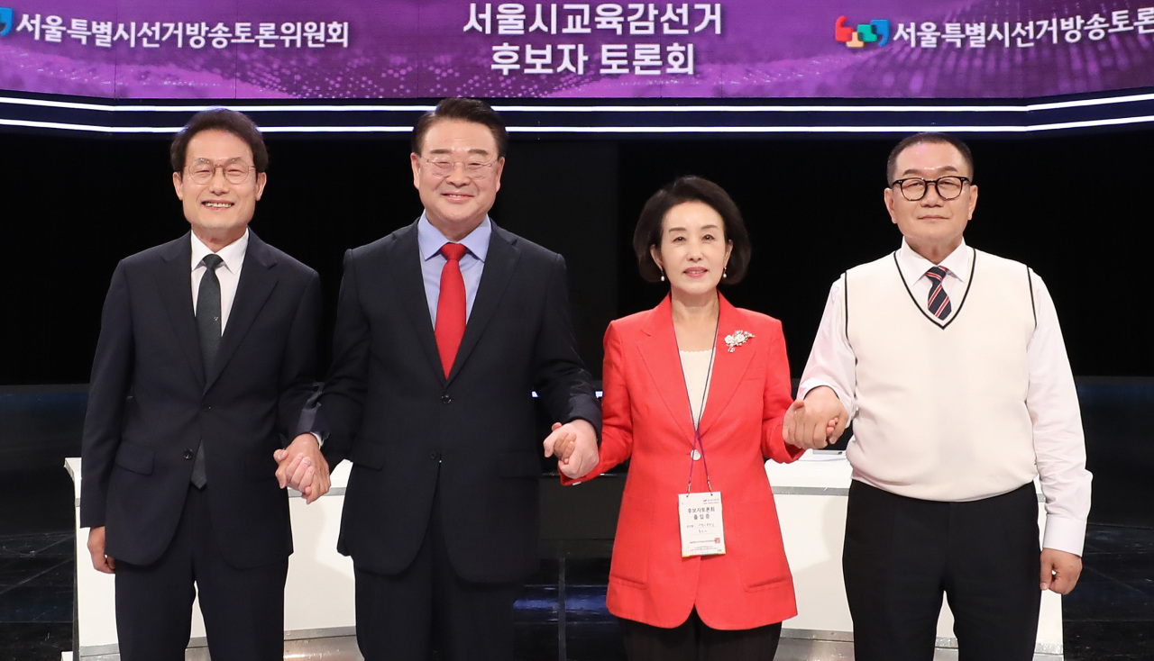 From left: Cho Hee-yeon, Cho Jun-hyuk, Park Sun-young and Cho Young-dal, candidates for Seoul’s education superintendent, pose for photos before a TV debate hosted by KBS on May 23. (Joint Press Corps)