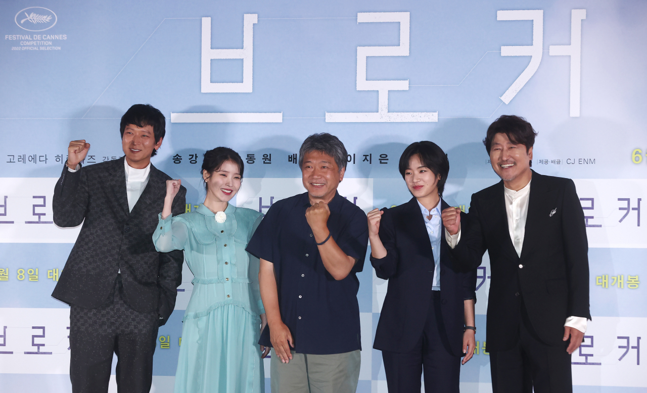 From left: Actors Gang Dong-won, IU, director Hirokazu Kore-eda, actors Lee Joo-young and Song Kang-ho pose after a press conference at CGV Yongsan on Tuesday. (Yonhap)