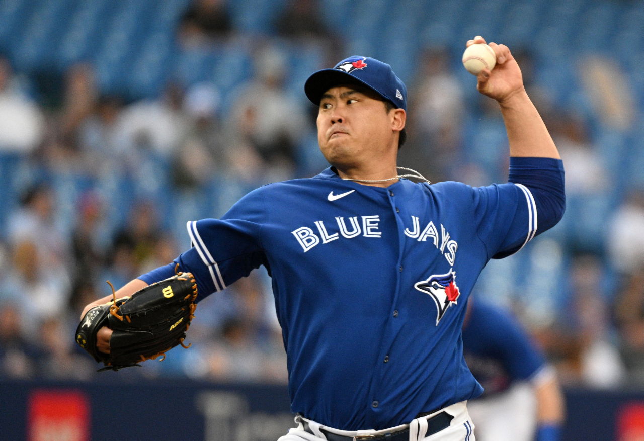 In this USA Today Sports photo via Reuters, Ryu Hyun-jin of the Toronto Blue Jays pitches against the Chicago White Sox during the top of the second inning of a Major League Baseball regular season game at Rogers Centre in Toronto on Wednesday. (Reuters-Yonhap)