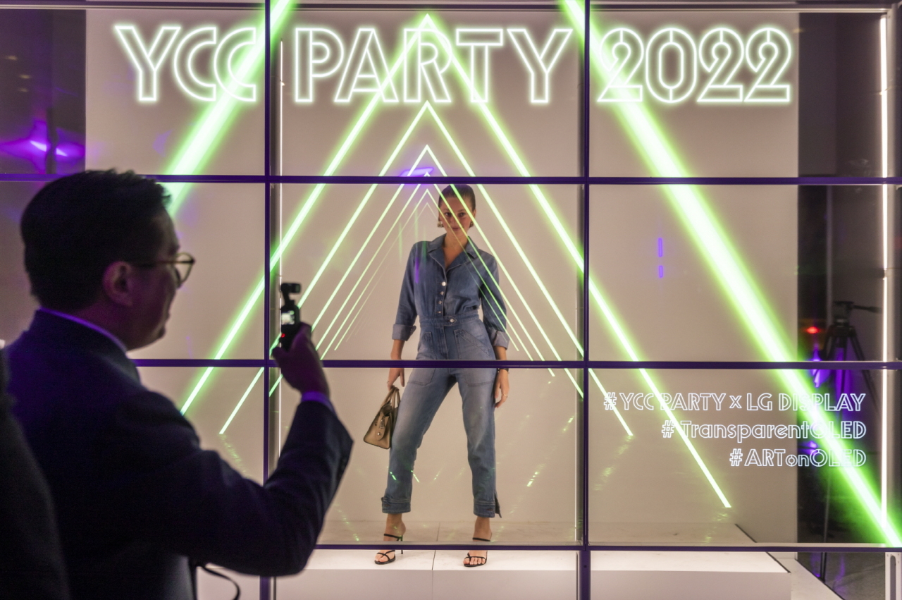 Photo wall made with nine LG Display’s 55-inch transparent OLED displays at the Guggenheim YCC Party held in New York City on June 1. (LG Corp.)