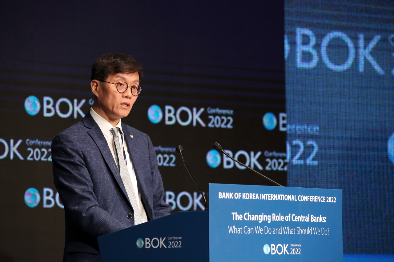 Bank of Korea Gov. Rhee Chang-yong delivers a keynote speech during the BOK International Conference 2022 at Westin Josun Seoul on Thursday. (BOK)  