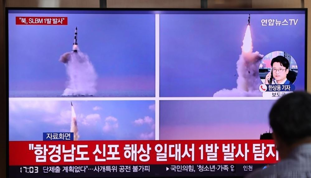 In this file photo, a news report on North Korea`s short-range ballistic missile launch is aired on a TV screen at Seoul Station in Seoul on May 7, 2022. (Yonhap)