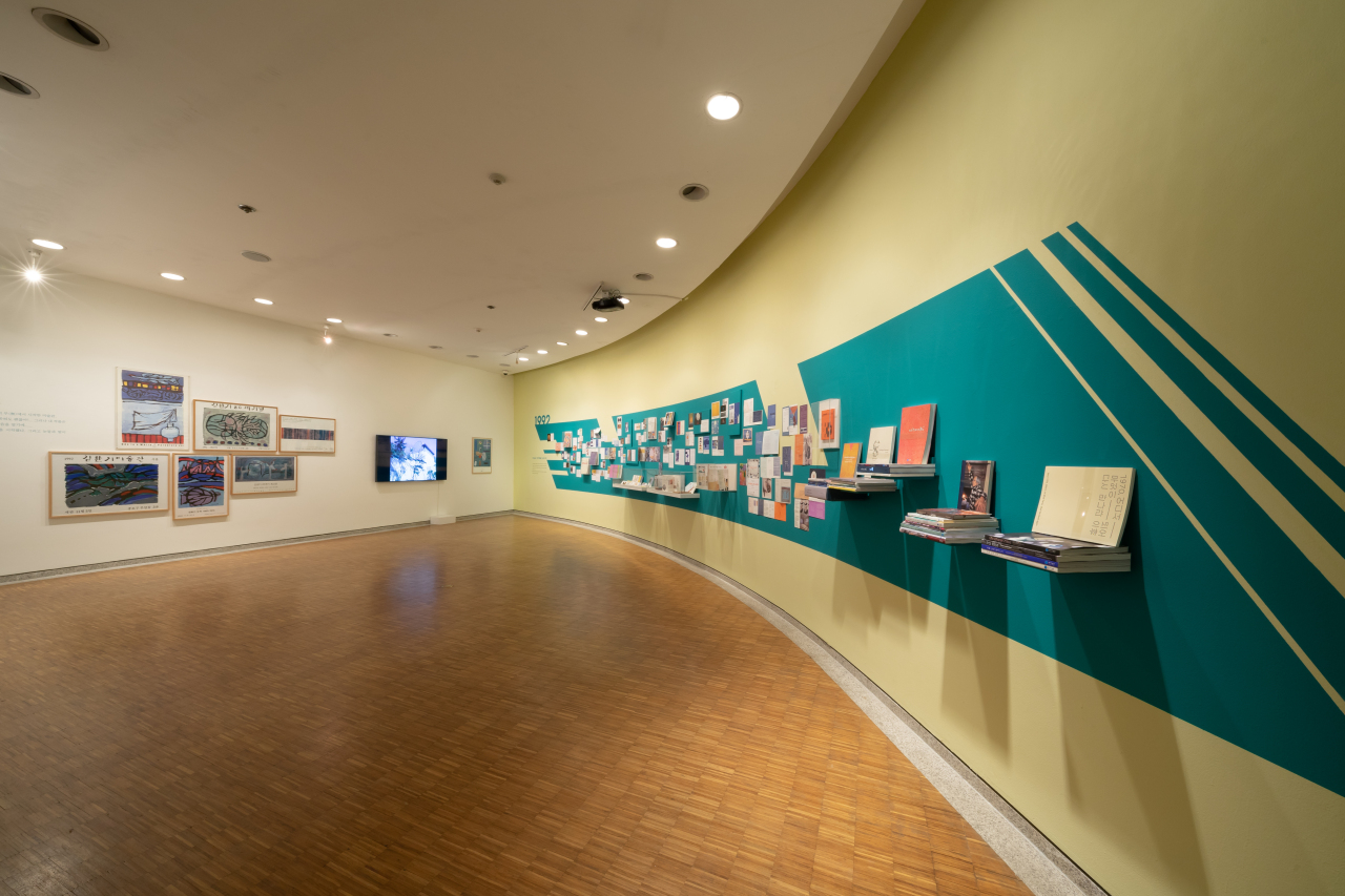 Installation view of “Museum Recollections,” a special exhibition marking the 30th anniversary of the Whanki Museum in Seoul (Whanki Museum)