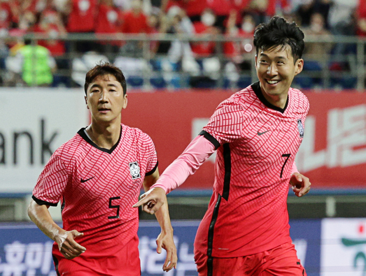 Son Heung-min of South Korea (R) celebrates after scoring a goal against Chile during the countries' football friendly match at Daejeon World Cup Stadium in Daejeon, some 160 kilometers south of Seoul, on Monday. (Yonhap)