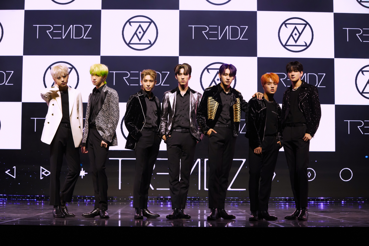 K-pop band Trendz conducts a press conference for its second EP “Blue Set Chapter 2. Choice” in Seoul on June 8. (Interpark Music Plus)