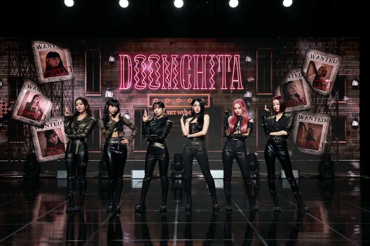 Girl group Secret Number poses during a press conference for its new album, “Doomchita,” held Wednesday in Gangnam, southern Seoul. (Vita Entertainment)