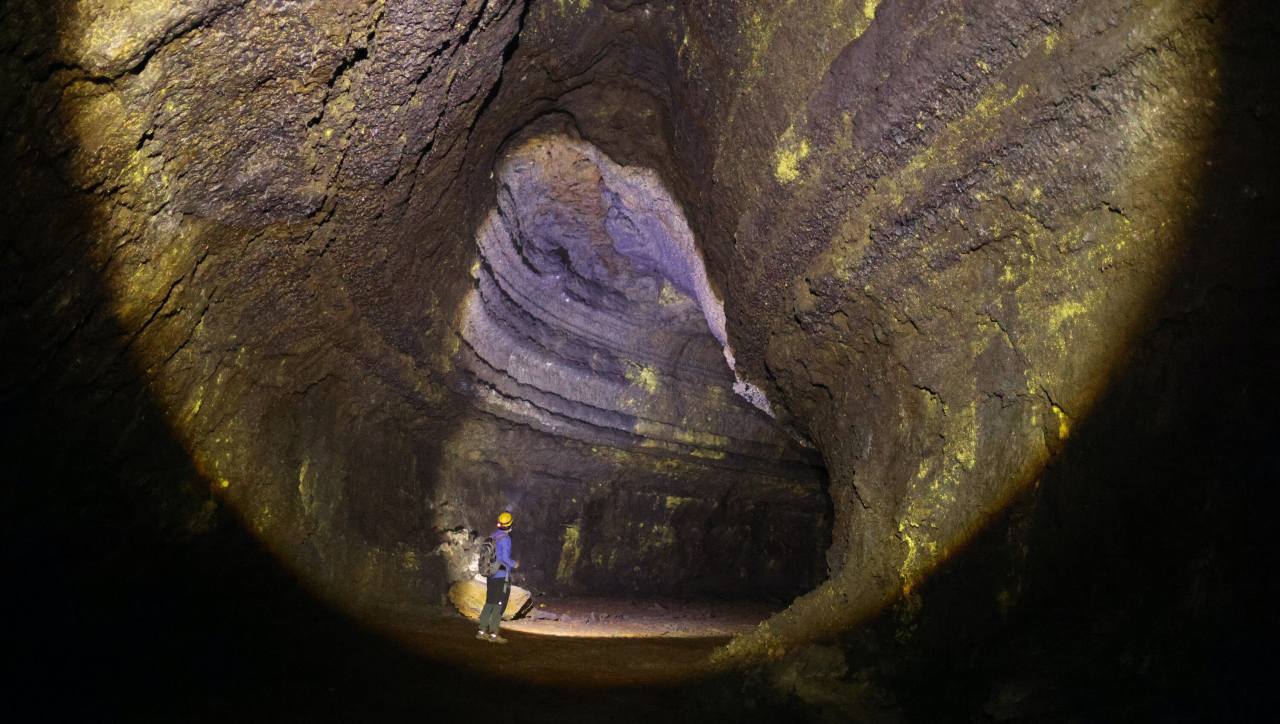 Volcanologist Ahn Ung-san of the World Heritage Headquarters of Jeju Province looks around an undisclosed section of the Manjanggul lava tube. Photo @ Hyungwon Kang