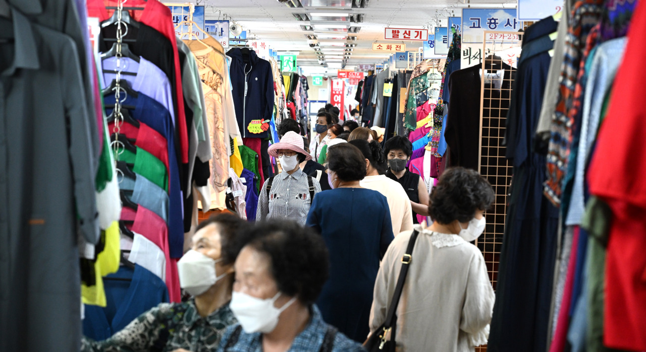 Shoppers check out clothing at the Pyoung Hwa Fashion Plaza in Jung-gu, Seoul, June 6. (Im Se-jun/The Korea Herald)