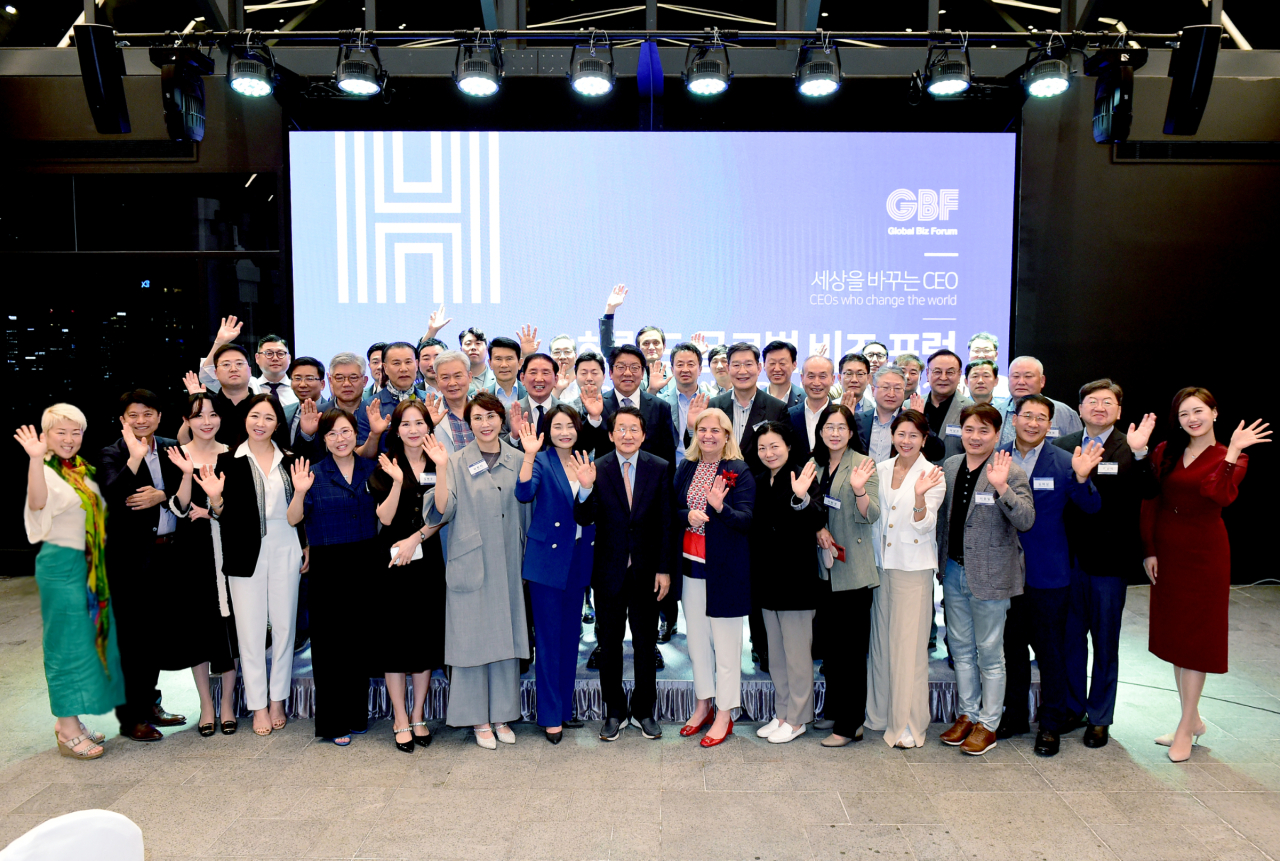 CEOs and guests pose for a group photo at the second session of The Korea Herald’s Global Business Forum at the Ambassador Hotel, Seoul, on June 8. (Jenny Sung)