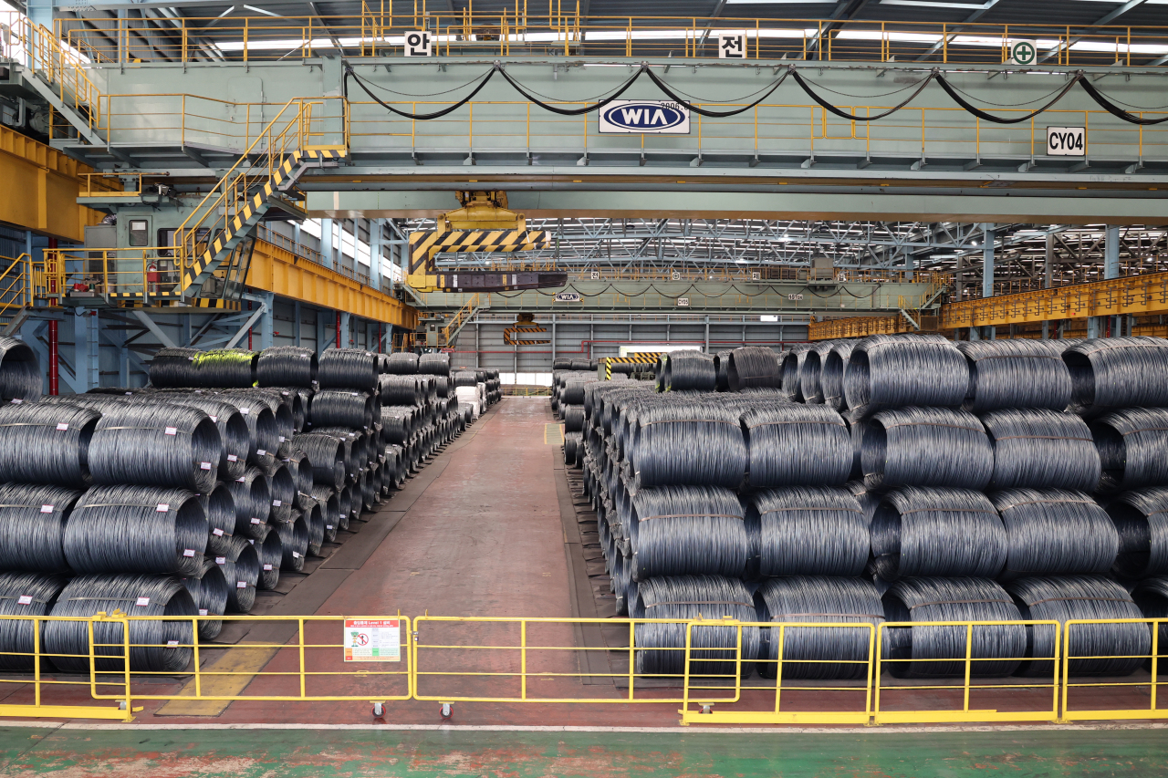 At least 110,000 tons of steel products are stacked inside Posco's Pohang factory.(Yonhap)