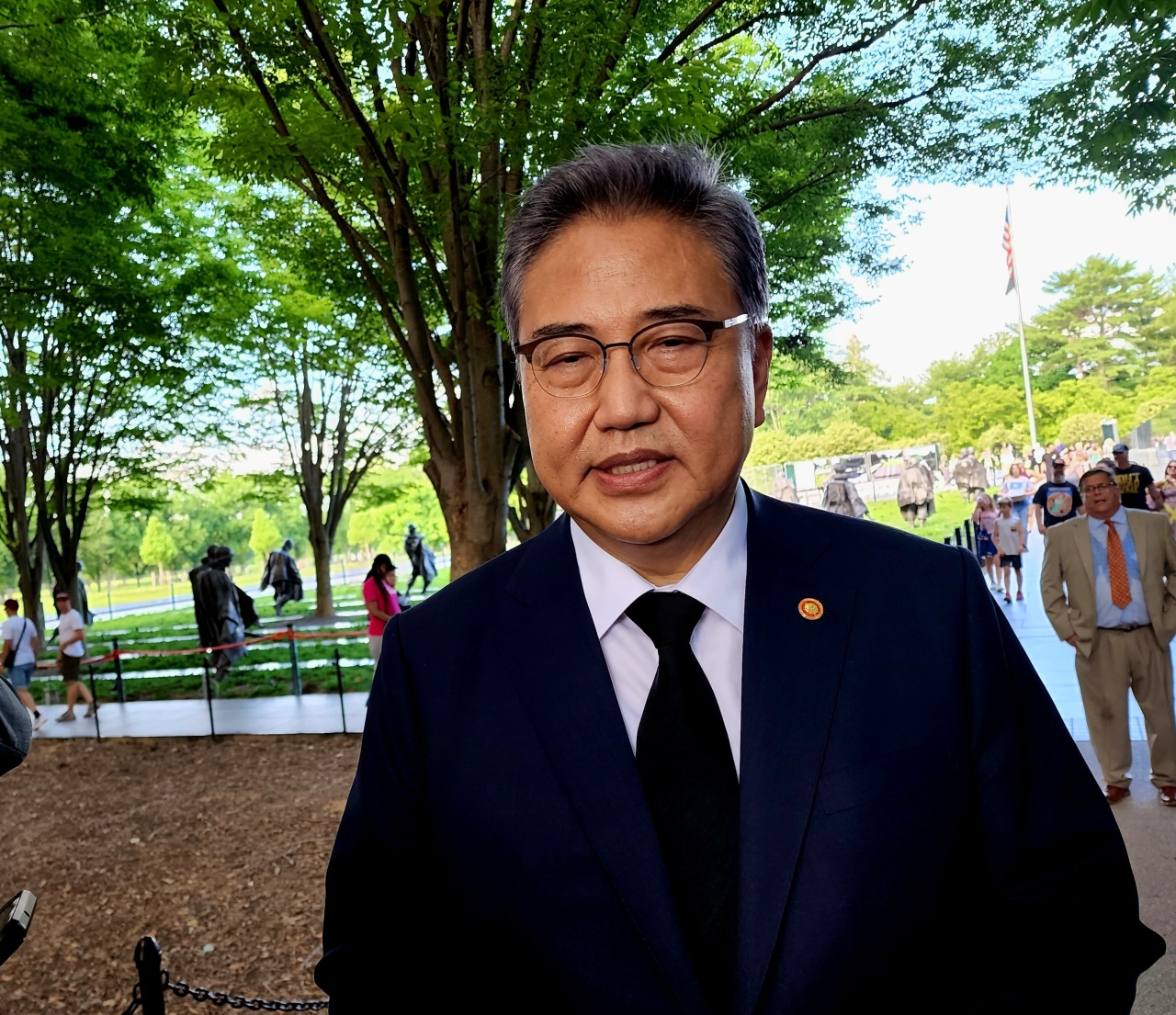 South Korean Foreign Minister Park Jin speaks to reporters at the Korean War Veterans Memorial in Washington on Sunday. (Yonhap)
