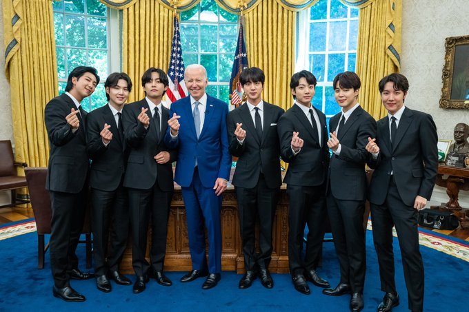 BTS poses with US President at the White House on May 31. (Big Hit Music)