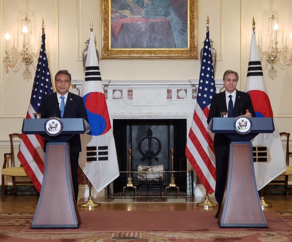 South Korean Foreign Minister Park Jin (left) and US Secretary of State Antony Blinken speak at a press conference following their bilateral talks in Washington on Monday. (Yonhap)