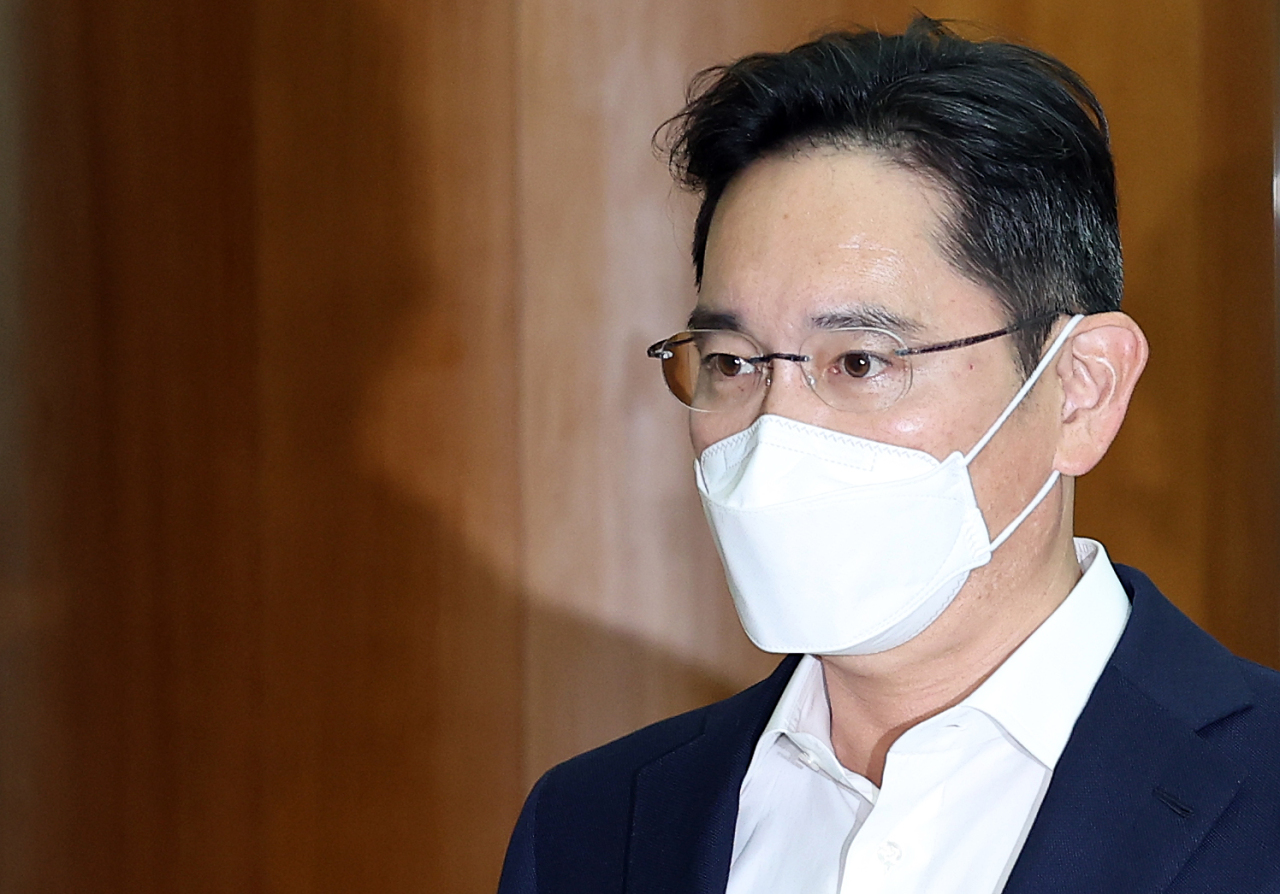 Samsung Electronics Vice Chairman Lee Jae-yong appears at Seoul Gimpo Business Aviation Center to start his trip to European countries on June 7. (Yonhap)