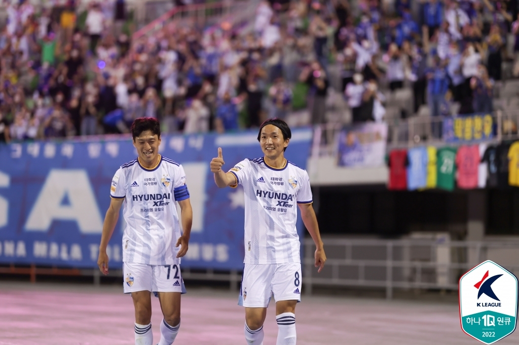 In this May 28, file photo provided by the Korea Professional Football League, Jun Amano of Ulsan Hyundai FC (R) celebrates with teammate Lee Chung-yong after scoring a goal against Suwon FC during the clubs' K League 1 match at Suwon Stadium in Suwon, 35 kilometers south of Seoul. (Korea Professional Football League)