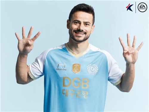 Cesinha of Daegu FC poses after being named the K League's Player of the Month for May on Thursday, in this photo provided by Daegu FC. (Daegu FC)