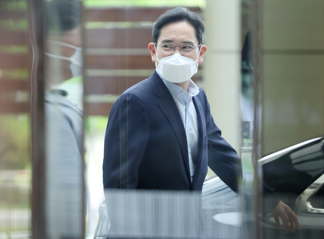 Samsung Vice Chairman Lee Jae-yong is seen arriving at Seoul Gimpo Business Aviation Center on Saturday morning. (Yonhap)