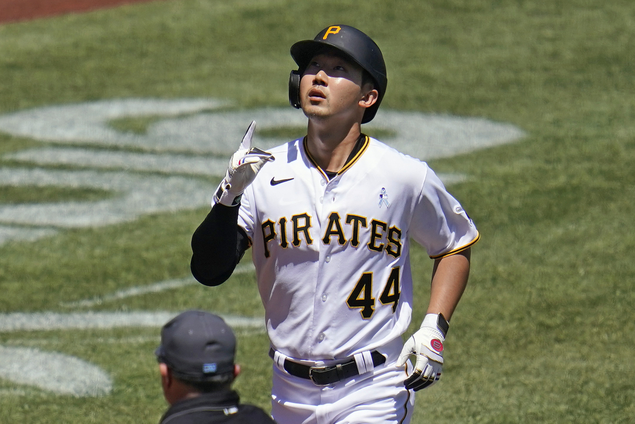 In this Associated Press photo, Park Hoy-jun of the Pittsburgh Pirates comes home after hitting a solo home run against the San Francisco Giants in the bottom of the third inning of a Major League Baseball regular season game at PNC Park in Pittsburgh on Sunday. (AP)