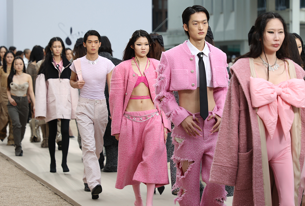 Seoul Fashion Week akan diadakan sepenuhnya secara langsung pada bulan Oktober untuk pertama kalinya 