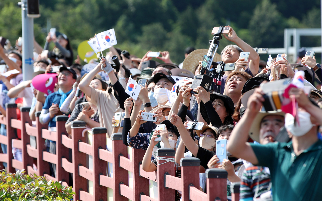 Spectators watch South Korea’s homegrown space rocket Nuri at Naro Space Center in Goheung, South Jeolla Province, Tuesday. (Yonhap)