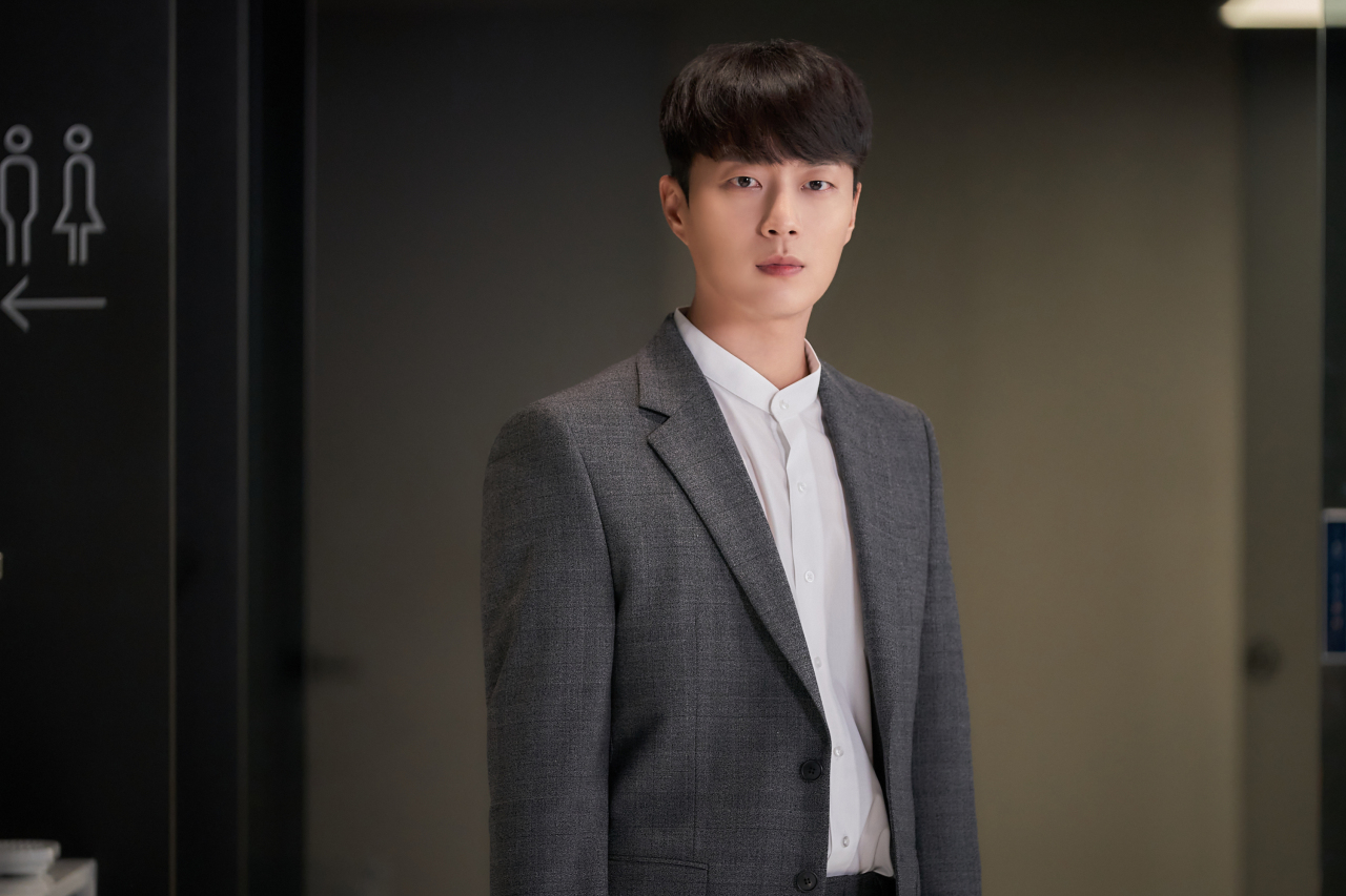 Actor Yoon Doo-joon stars as a startup CEO Jung Seok in “Goo Pil-soo Is Not There” (KT Studio Genie)