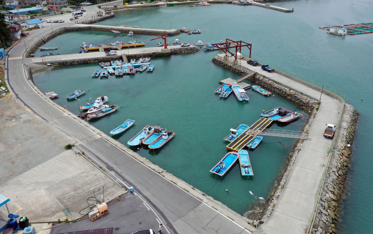 View of a harbor in Wando, South Jeolla Province, where a family of three went missing in late May (Yonhap)