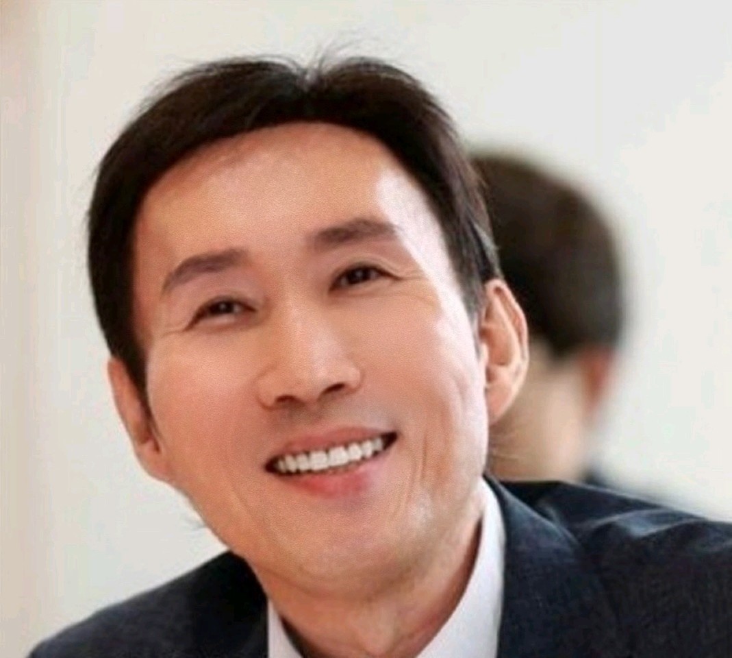 Choi Wooseon, a professor at the Korea National Diplomatic Academy