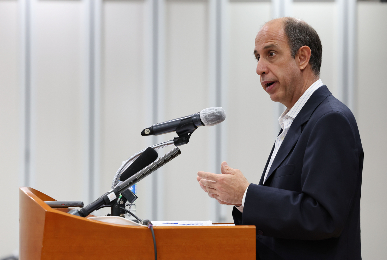 Tomas Ojea Quintana, the UN special rapporteur on North Korea's human rights situation, speaks to reporters in a press conference in central Seoul on Wednesday. (Yonhap)