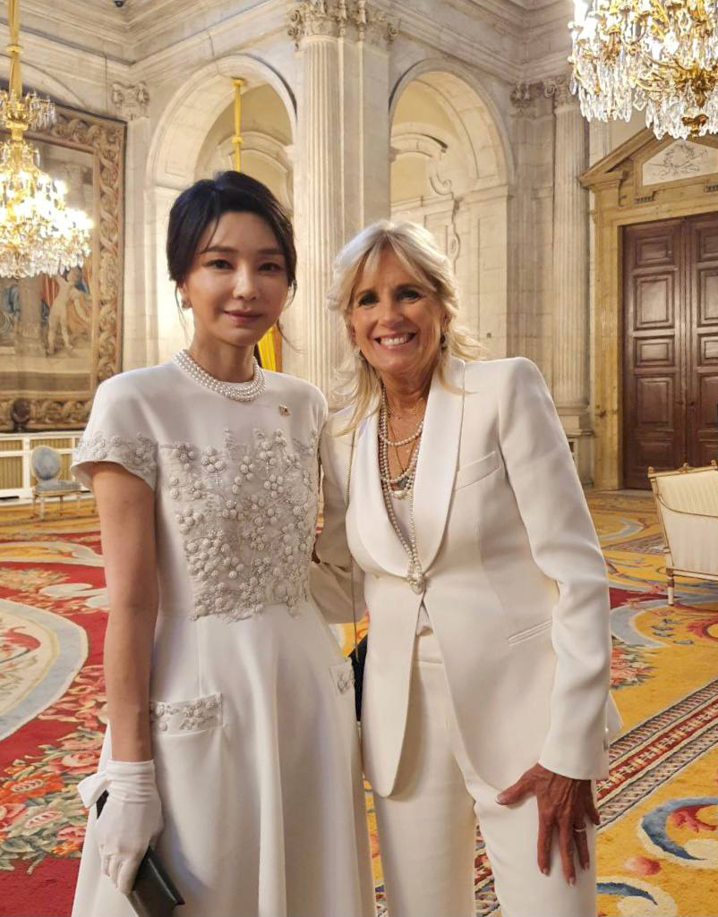 First lady Kim Keon-hee poses with US first lady Jill Biden during a meeting at a dinner hosted by King Felipe VI and Queen Letizia of Spain on Tuesday, in this photo released by the South Korean presidential office.