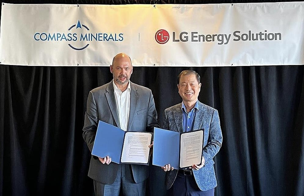 Kim Dong-soo (R), senior vice president at LG Energy Solution, poses for a photo with Chris Yandell, senior vice president and head of lithium at Compass Minerals, during a signing event for their supply deal in the United States on Tuesday, in this photo provided by LGES two days later. (LGES)