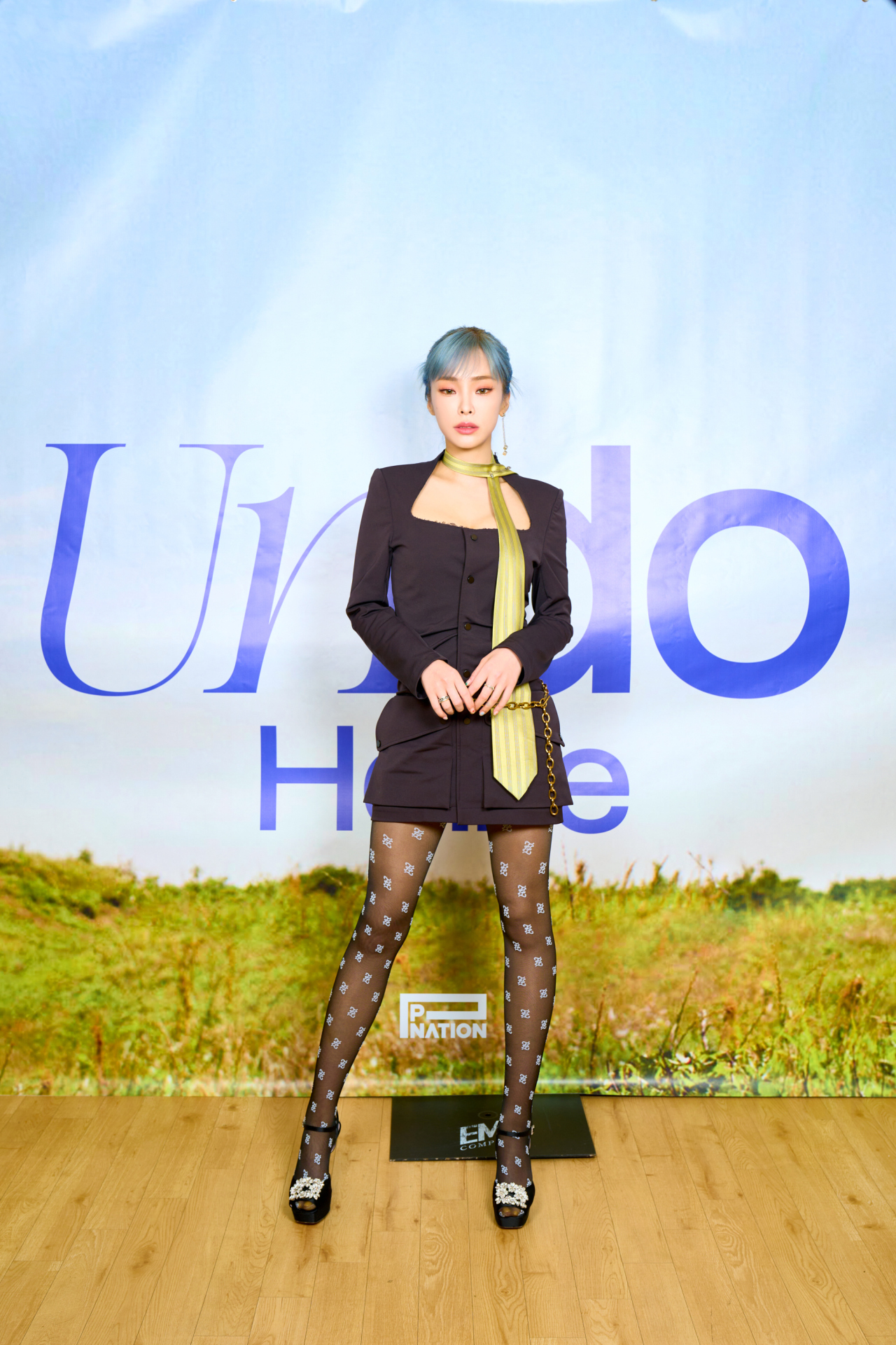 Heize holds a press conference for her second LP, “Undo,” in Seoul on Thursday. (P Nation)