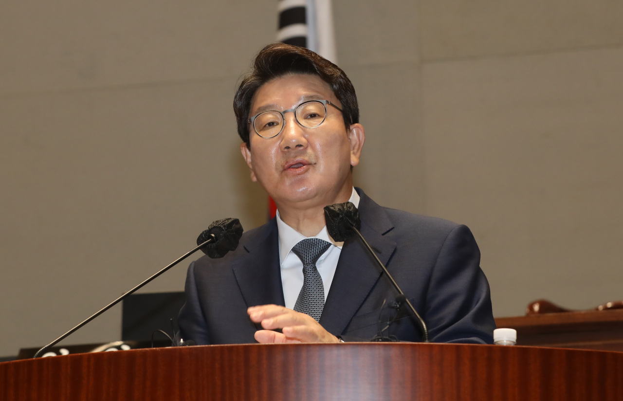 Rep. Kweon Seong-dong, floor leader of the ruling People Power Party, speaks at a meeting on June 27. (Joint Press Corps)