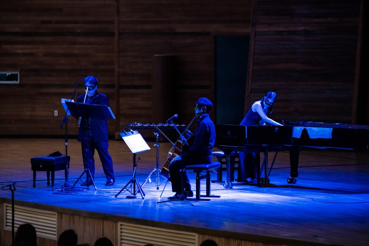 Pianist and Music in PyeongChang artistic director Son Yeol-eum (right), cellist Kim Doo-min (center) and flutist Cho Sung-hyung perform George Crumb’s “Voice of the Whale” during the opening concert of the 19th Music in PyeongChang on Saturday. (Music in Pyeongchang)