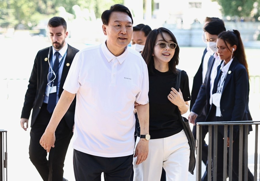 President Yoon Suk-yeol takes a walk around a hotel with Kim Keon-hee during the NATO summit in Madrid, in this photo released by the presidential office on July 3. (Yonhap)