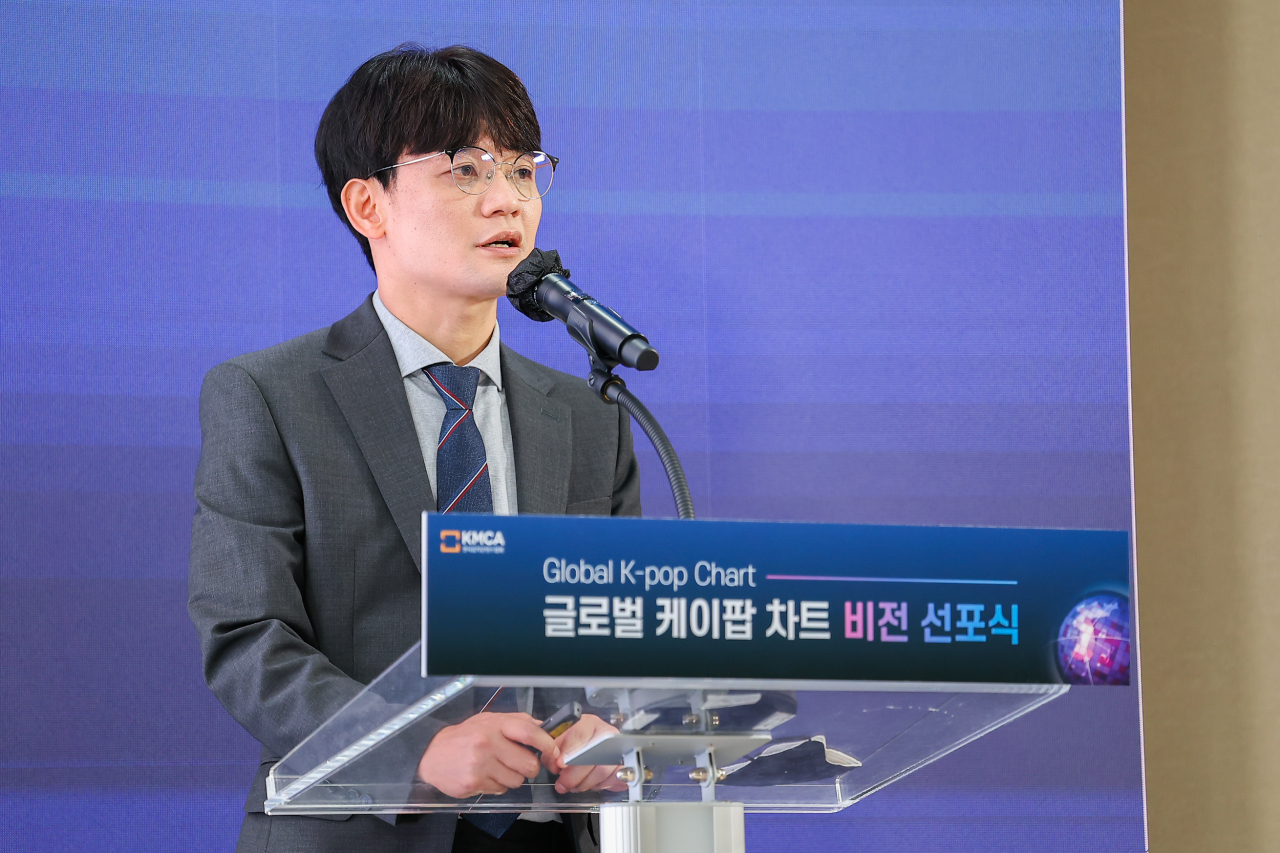 Choi Kwang-ho, secretary general of Korea Music Content Association, delivers a presentation on its brand new global K-pop “Circle Chart” at a proclamation ceremony in Jongno-gu, central Seoul, Thursday. (KMCA)