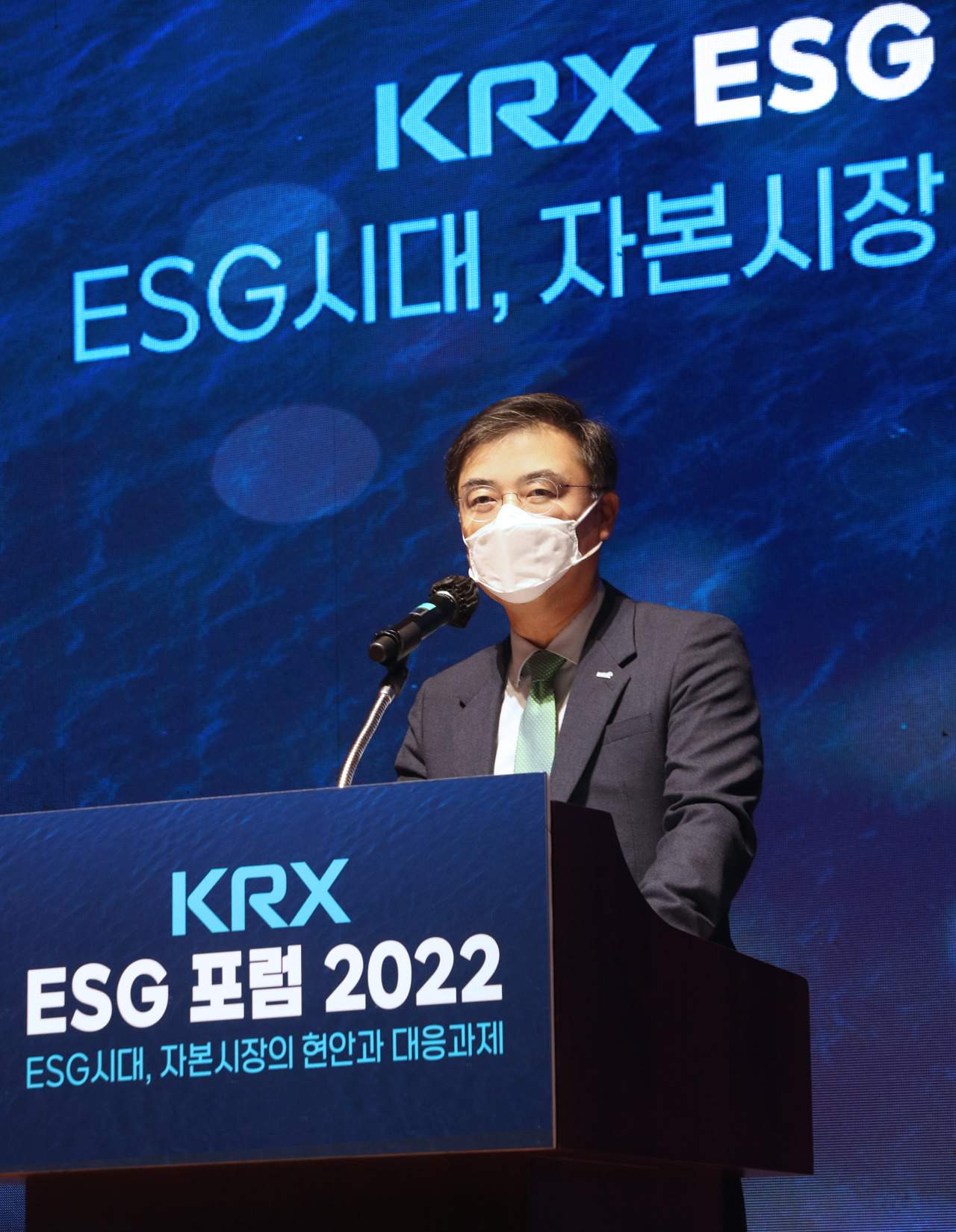 Korea Exchange CEO Sohn Byung-doo speaks during a ESG forum Thursday at the KRX headquarters in Seoul. (KRX)