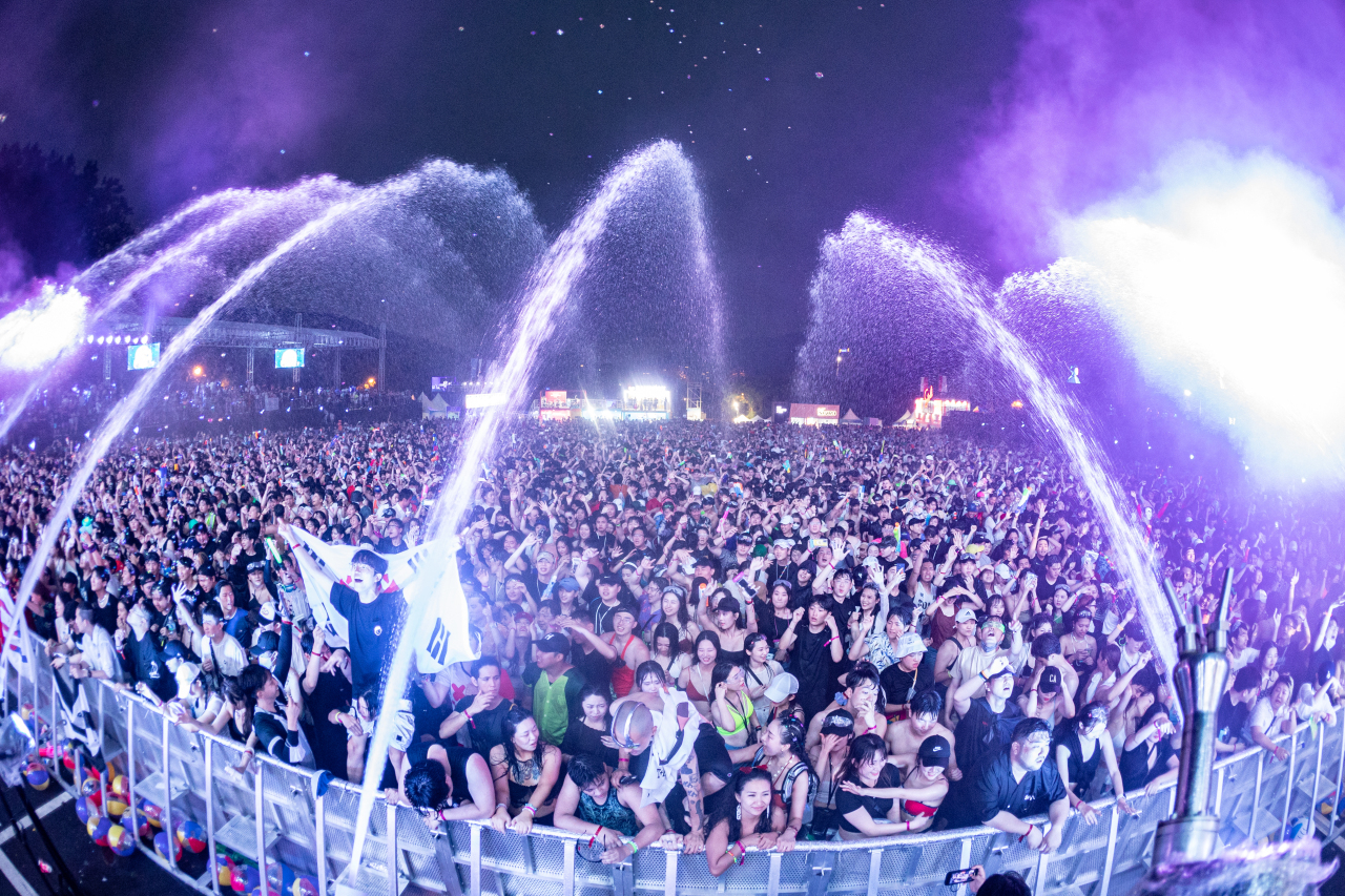 A scene from Songkran Music Festival, held at Seoul Land in Gwacheon on Saturday and Sunday. (BEPCTangent Creative)