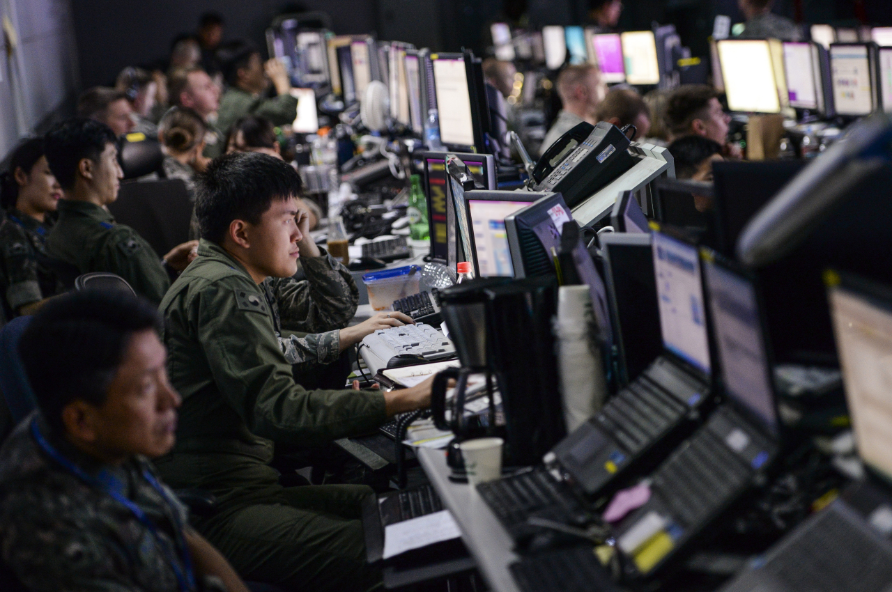 Members from U.S. and Republic of Korea militaries man the Hardened Theater Air Control Center, at Osan Air Base, ROK, during the first day of Ulchi Freedom Guardian, Aug. 17, 2015. (File Photo - US Air Force)