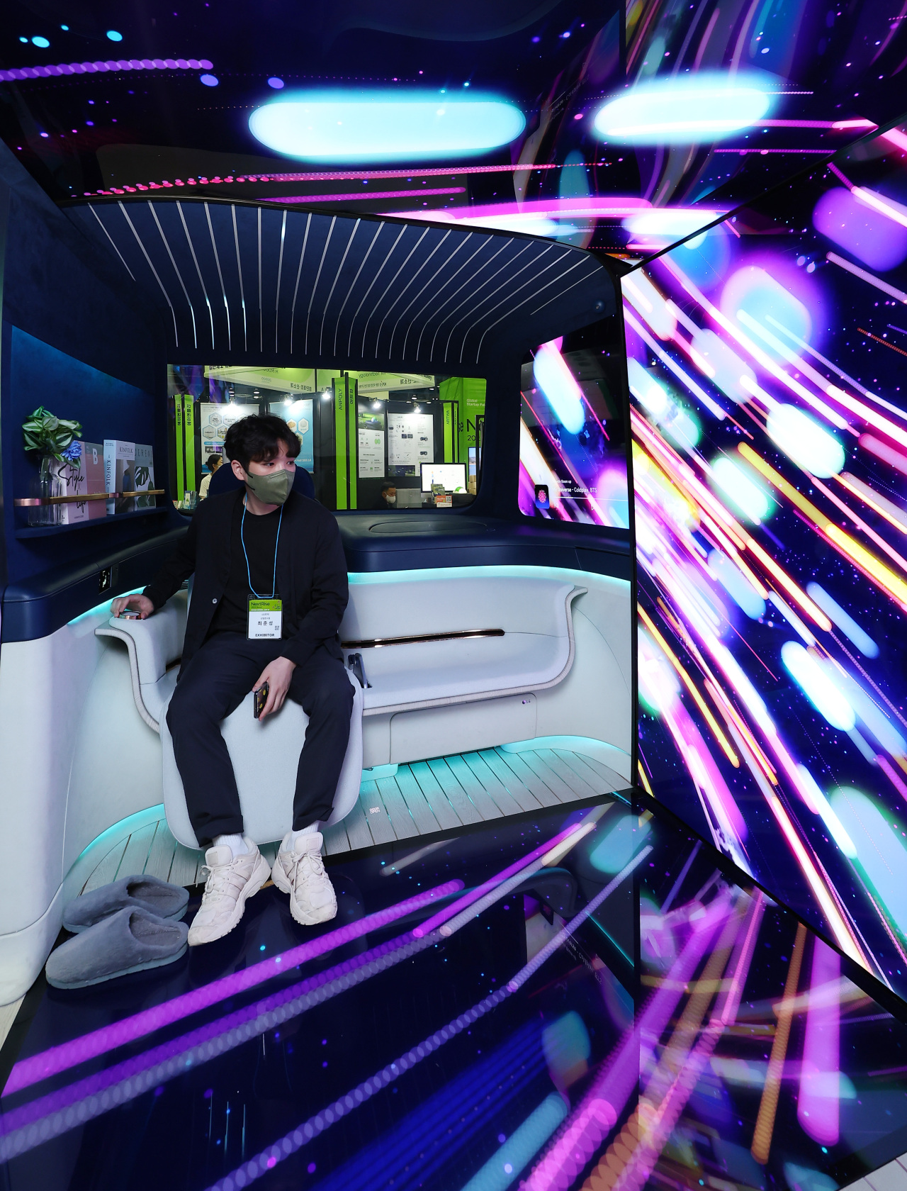 A visitor tries a futuristic car cabin experience with LG Omnipod, which uses LG‘s cutting-edge flat-panel display technology, at NextRise 2022 in Coex, Seoul, in June. (Yonhap)