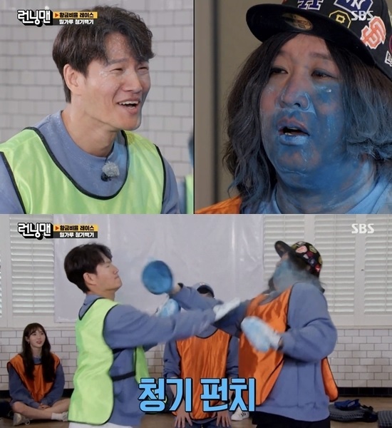 South Korean entertainers Kim Jong-guk and Jeong Jun-ha whack each other’s faces using powder-covered pads strapped onto their hands during an episode of the popular SBS variety show “Running Man.” (SBS)