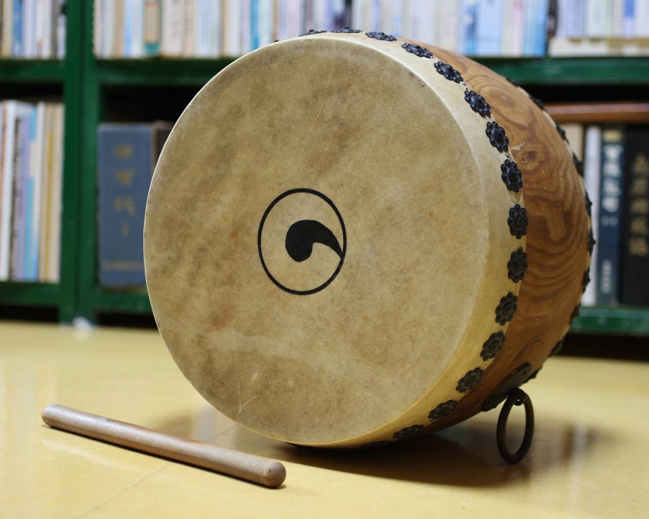 A pansori drum, which was custom made according to Joseon Dynasty specifications by Kim Yong-geun, director of Jirisan Cultural Resources Research Center in Namwon, North Jeolla Province. Photo © Hyungwon Kang