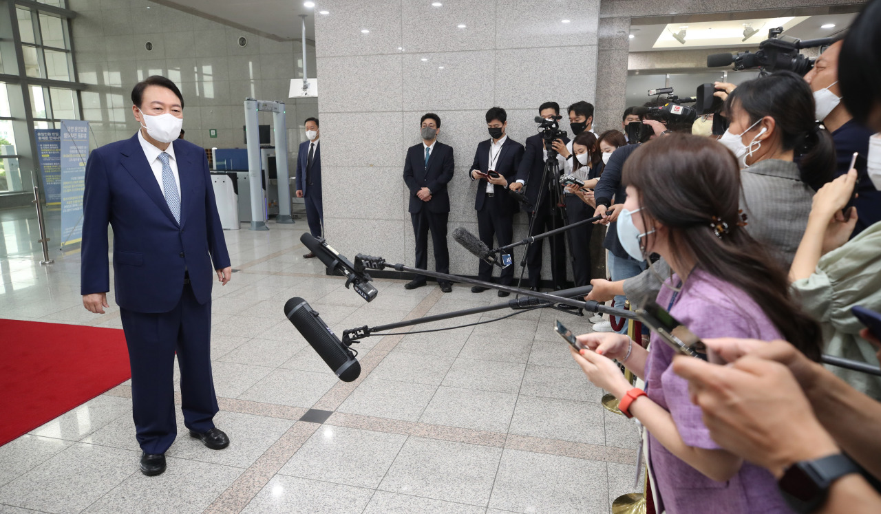 President Yoon Suk-yeol takes questions from reporters on his way to work in Seoul, Friday. (Yonhap)