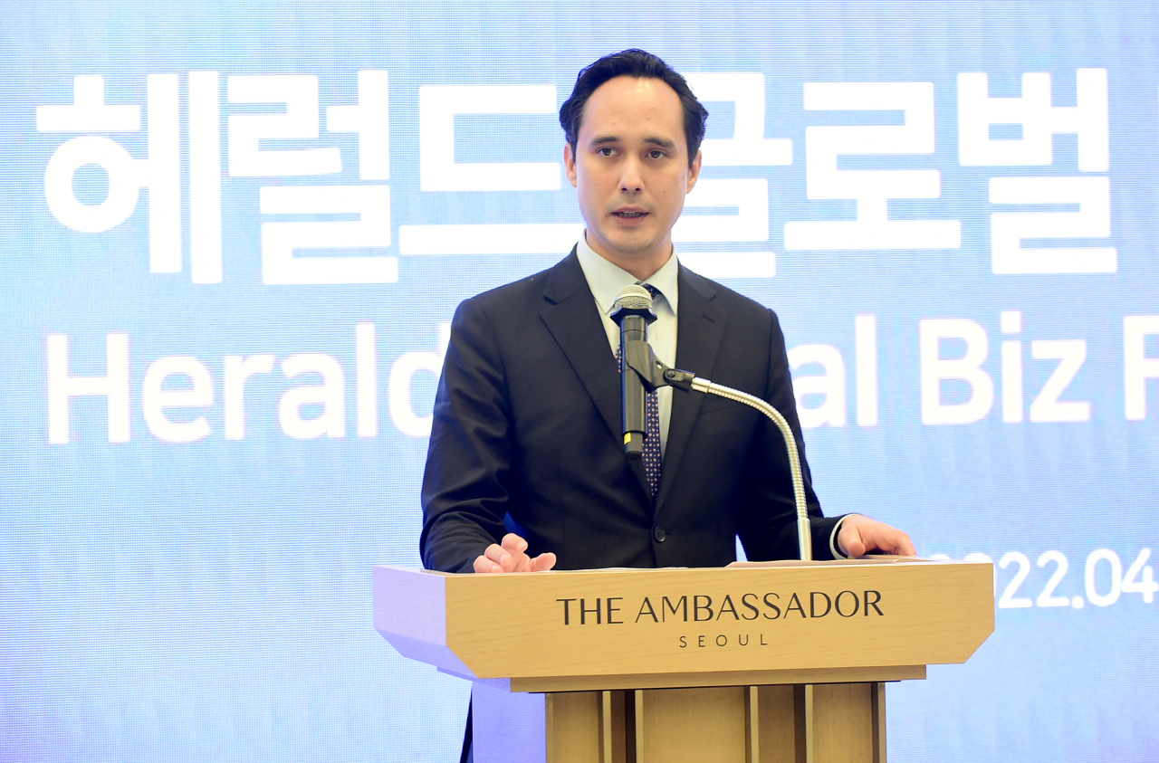 El Salvador Ambassador to Korea Jaime Jose Lopez delivers remarks at the second session of The Korea Herald’s Global Business Forum at the Ambassador Hotel in Seoul, July 13. (Jenny Sung)