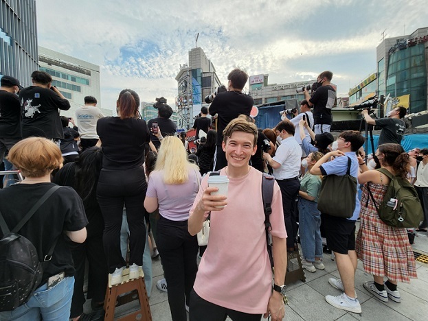 Arthur Murzabaev, a 29-year-old Russian resident of Seoul, poses for a photo during an interview with The Korea Herald. (Choi Jae-hee / The Korea Herald)