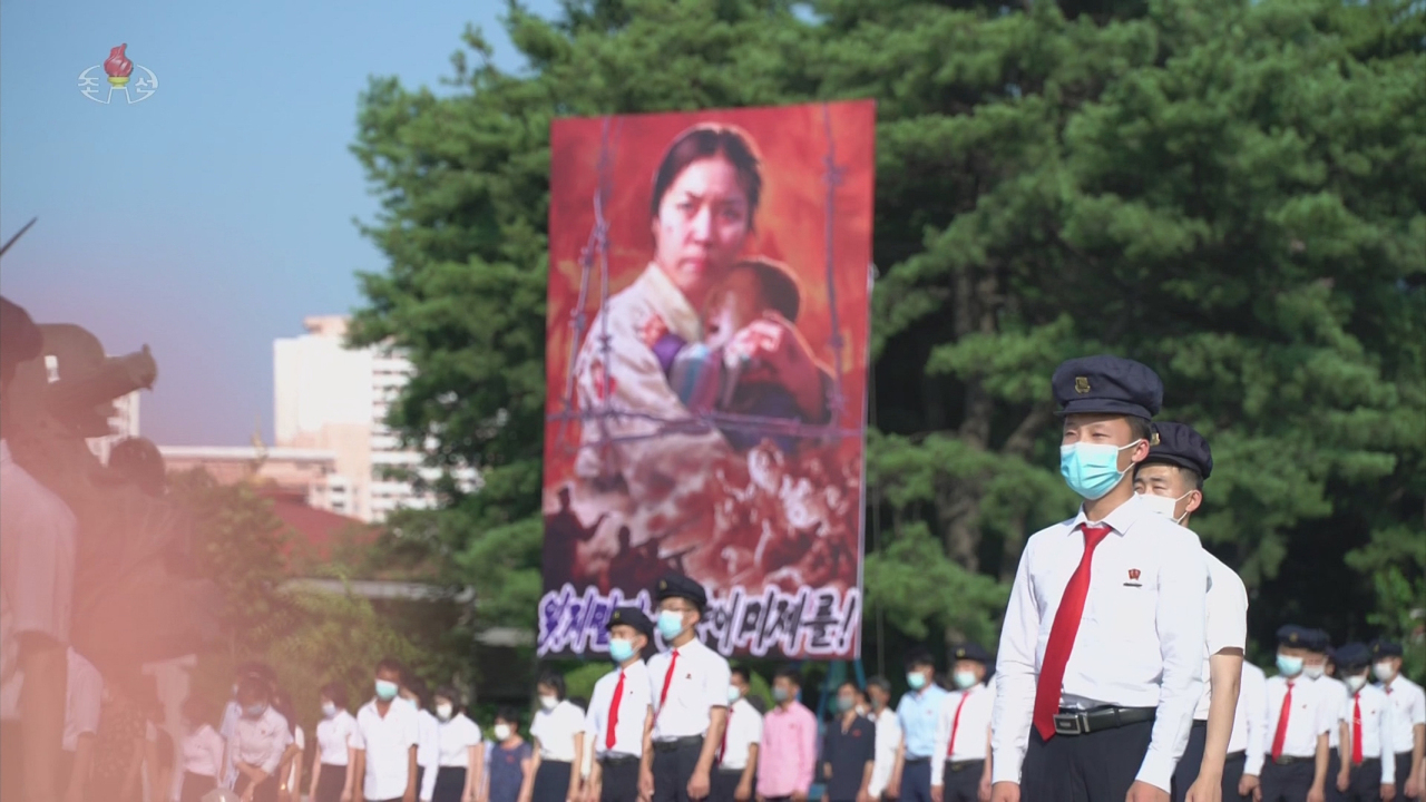This footage, released by North Korea's state Korean Central Television on June 26, shows an anti-American rally at a garden in front of the Victorious Fatherland Liberation War Museum, held in Pyongyang the previous day, to mark the anniversary of the outbreak of the 1950-53 Korean War. The rally was the first to have taken place in five years as Pyongyang did not hold such rallies in 2018 amid a thaw in relations with the Untied States. (Yonhap)
