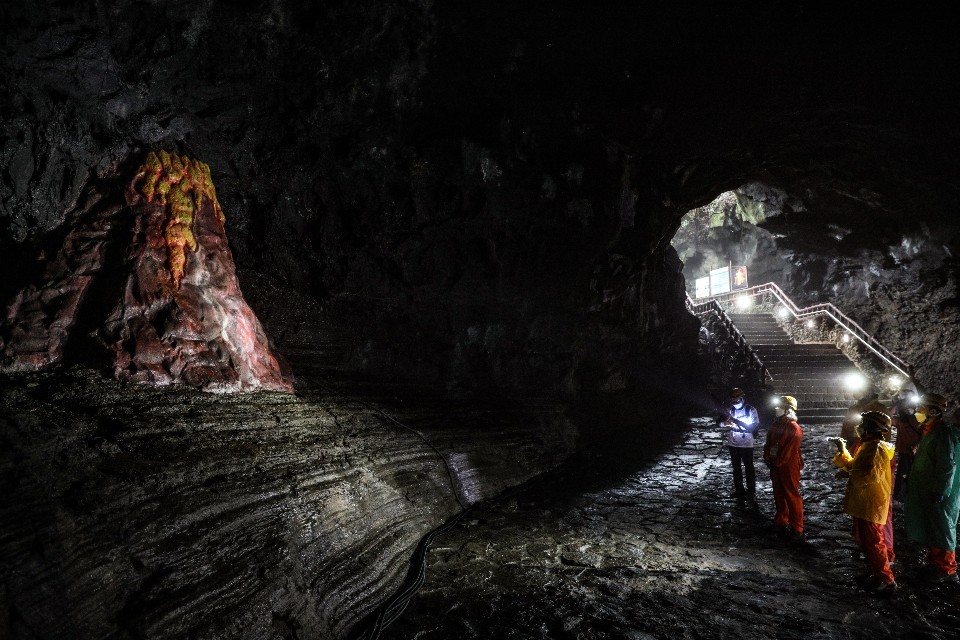 Manjanggul Expedition Team participants explore Jeju’s Manjanggul Cave in September 2020. (World Natural Heritage Village Preservation Association)