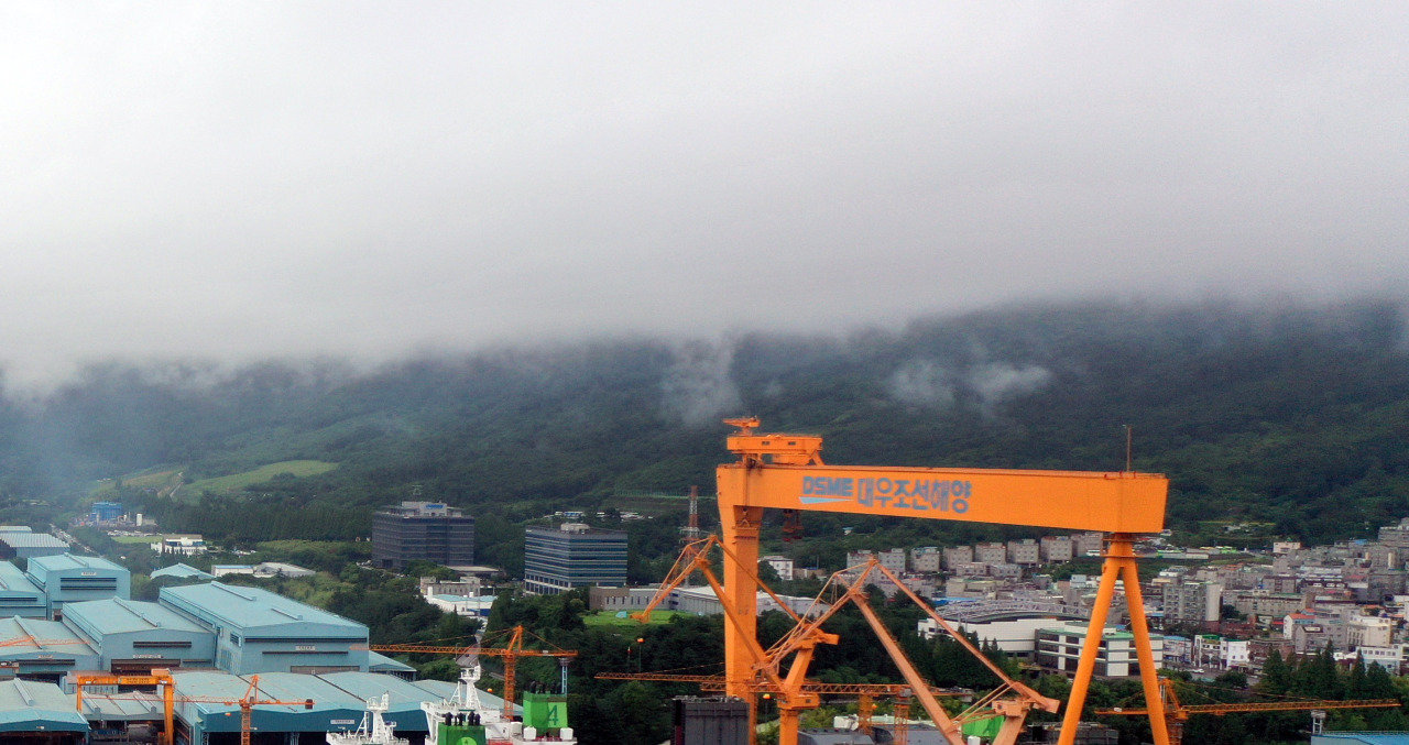 View of a shipyard in Geoje, South Gyeongsang Province, run by Daewoo Shipbuilding & Marine Engineering on Monday (Yonhap)