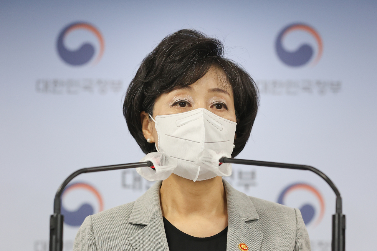 Education Minister and Deputy Prime Minister Park Soon-ae speaks during a press breifing held Tuesday at the governmental complex in central Seoul. (Yonhap)