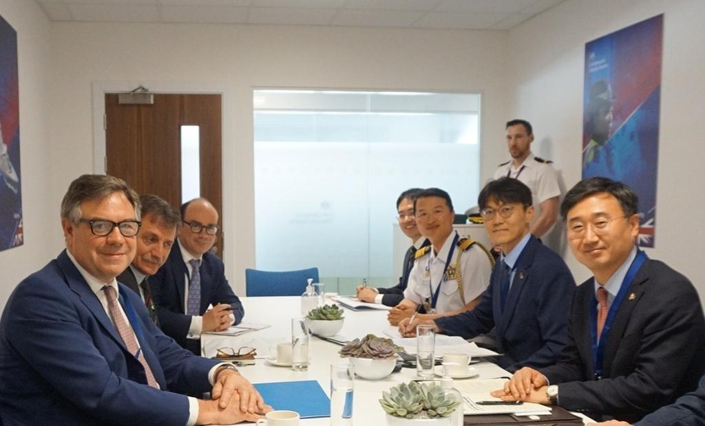 South Korea's Vice Defense Minister Shin Beom-chul (R) and Jeremy Quin (L), Britain's minister for defense procurement, pose for a photo as they meet for talks on the margins of a British air show on Wednesday, in this photo provided by Seoul's defense ministry. (Seoul's defense ministry)
