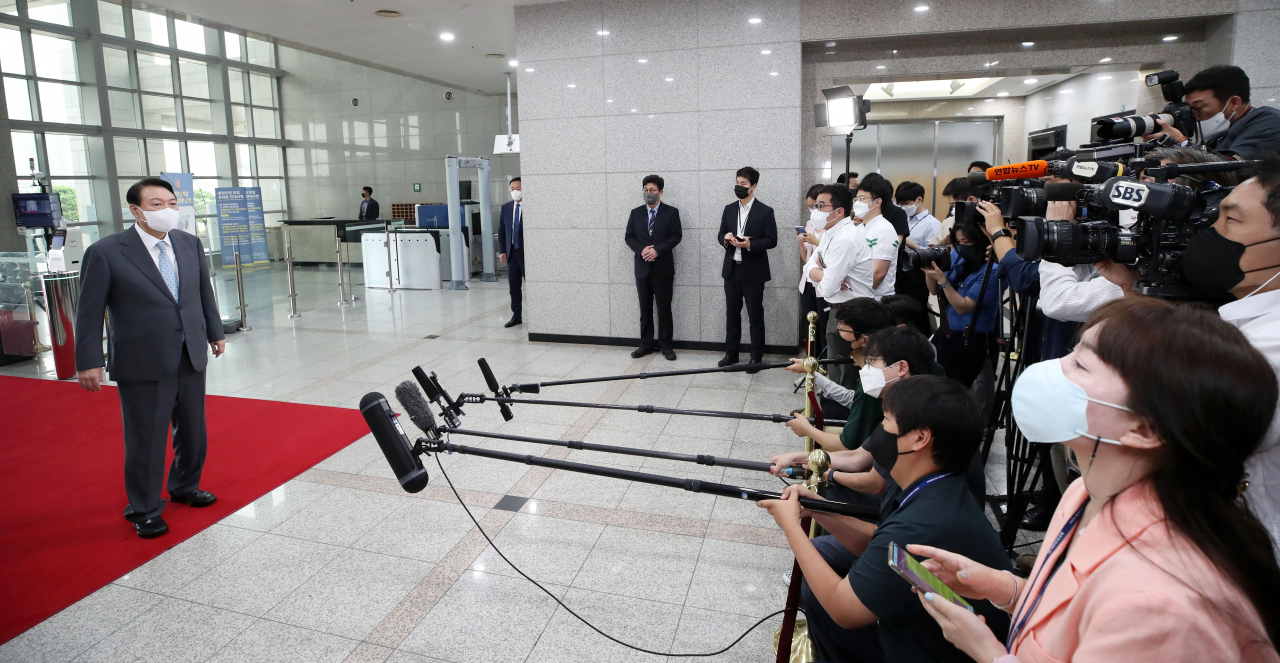 President Yoon Suk-yeol speaks at an informal media briefing on Wednesday. (Yonhap)